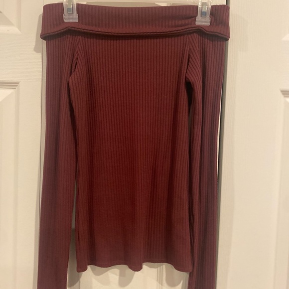 Off the shoulders long sleeve shirt - Picture 1 of 3